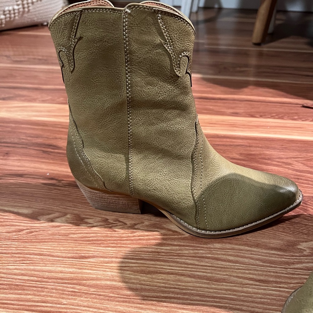 NWOB Western Ankle Booties - Picture 3 of 5
